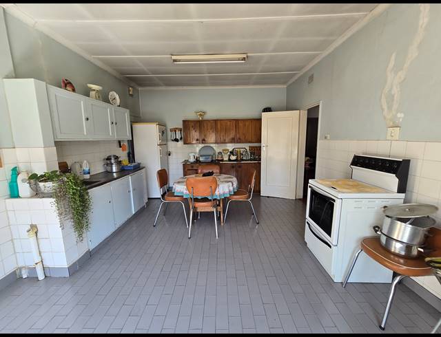 3 BEDROOM FREEHOLD FOR SALE IN REWLATCH